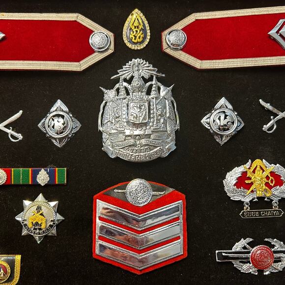 Framed Authentic Thailand Uniform Police Badge Collection Frame 14 X 11" - Picture 3 of 10